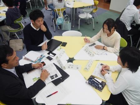 それぞれ別の受入企業・団体とインターンシップ生による情報交換の様子(右).jpg それぞれ別の受入企業・団体とインターンシップ生による情報交換の様子(右).jpg
