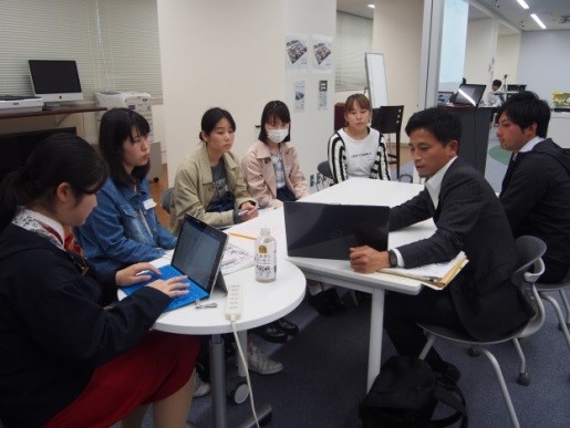 個別ブース説明会の様子 全体個別ブース説明会の様子