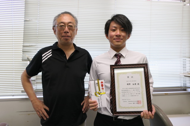 岡野さん受賞_第5回徳島新聞.JPG