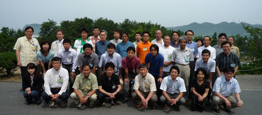 2009leader-thumbnail2.jpg