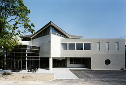 工業会館(1996年8月竣工)001