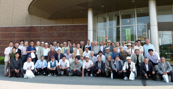 2009年見学会報告記念写真の様子