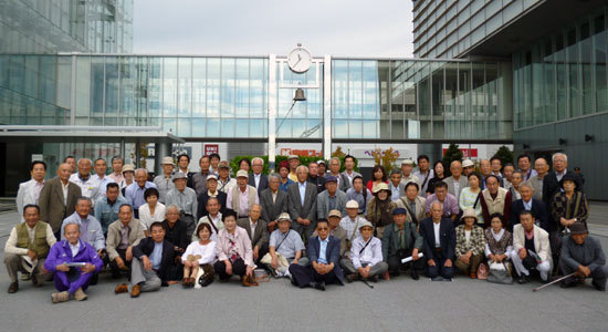 2012年見学会報告記念写真の様子