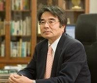 香川征元学長.jpg