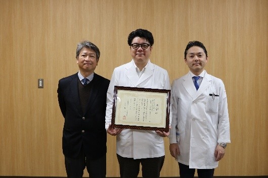 学部長との写真.jpg