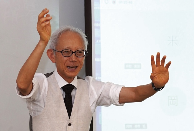生物学の基礎をしっかり学びつつ、徳島での学生生活を豊かにする秘訣も