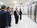 Explanation on the facility of the Clinical Anatomy Laboratory by Prof. Sairyo1.JPG