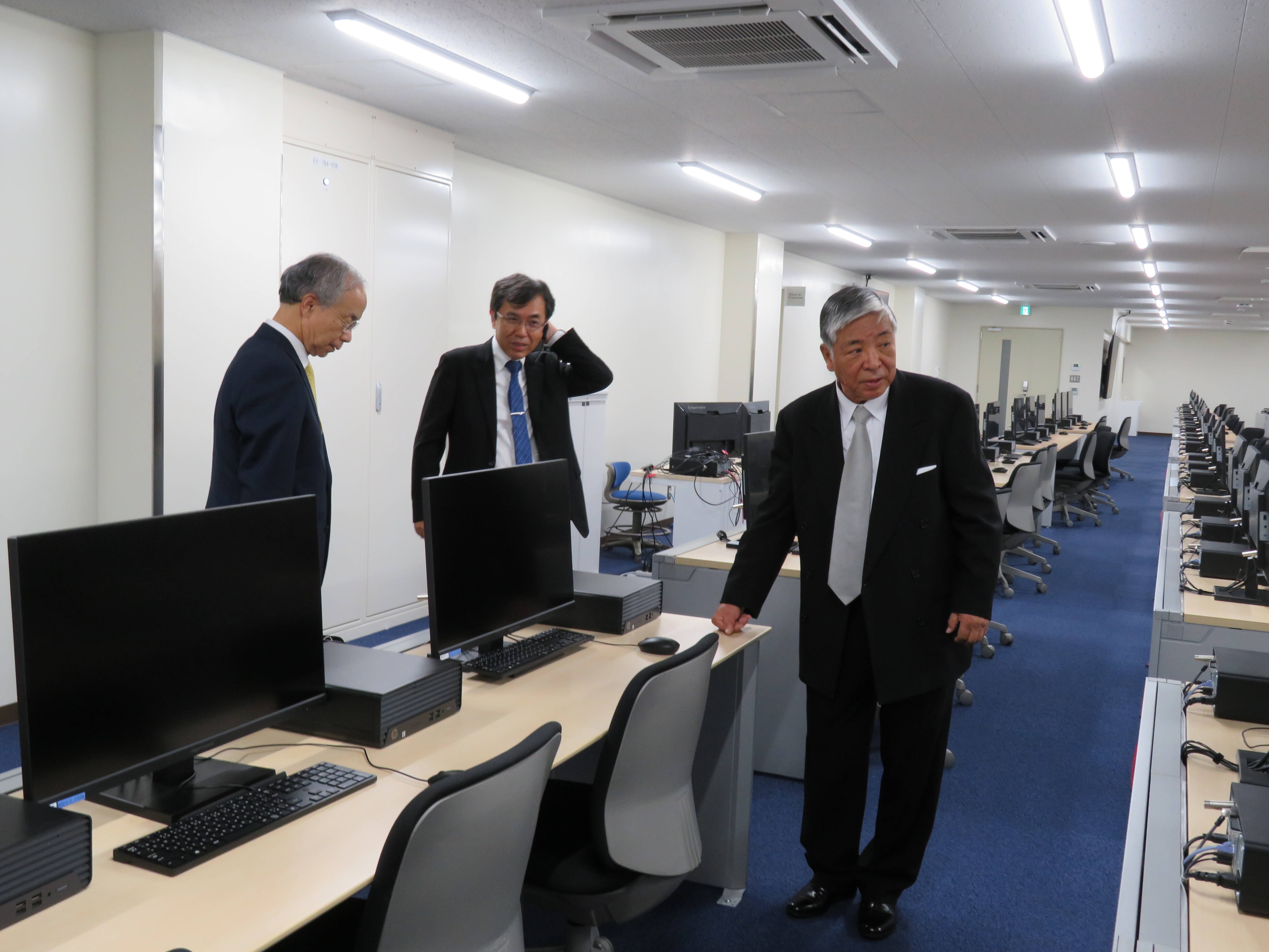 Tour of the PC Center on the 6th Floor.JPG