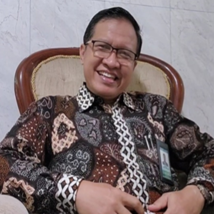 Prof Suryono