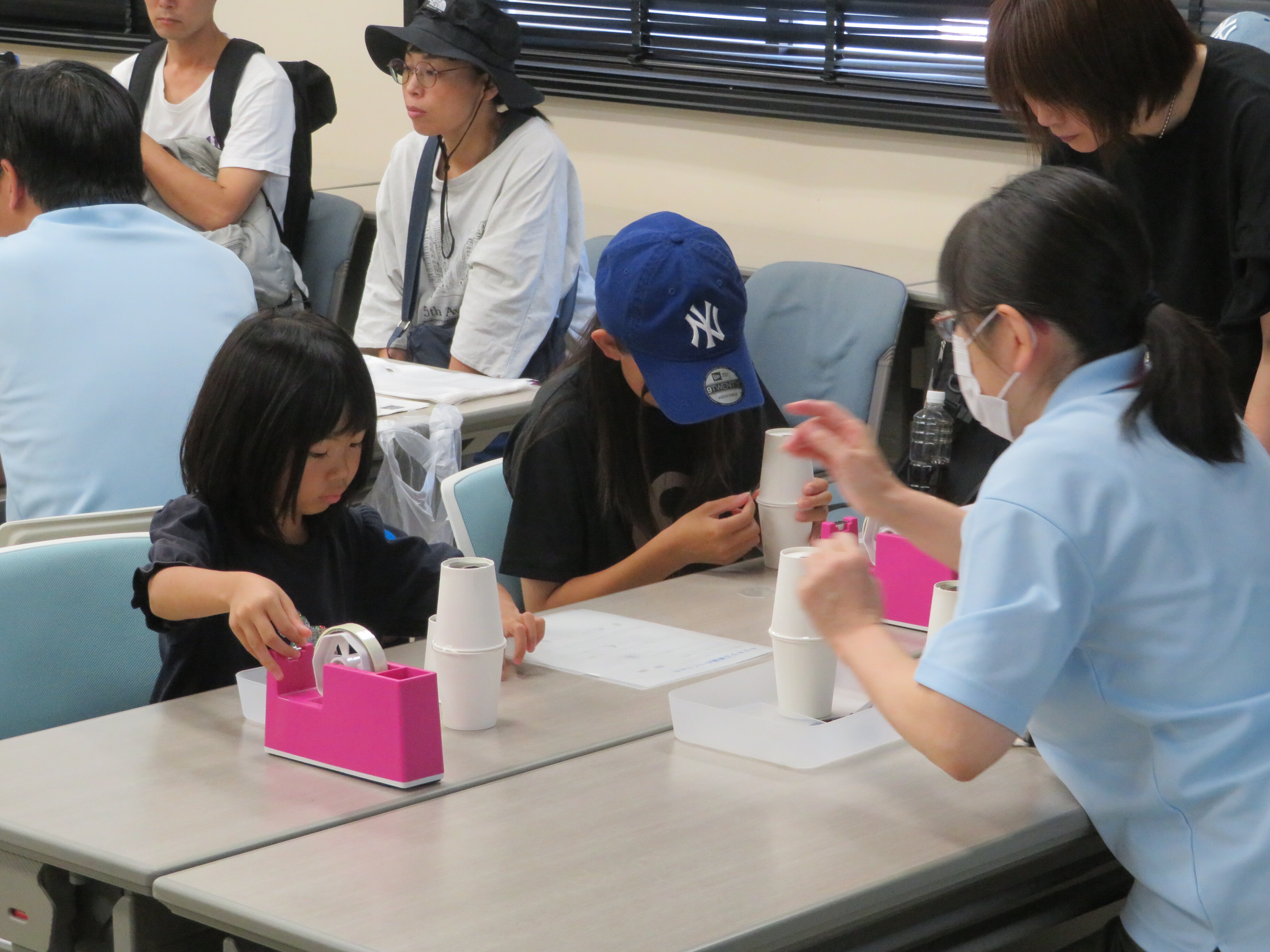 不思議な板を使ってキラキラ万華鏡をつくろう!