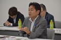 Mr. Nonaka, State Minister of Education, Culture, Sports, Science and Technology, exchanging opinions with the executive officers of Tokushima University