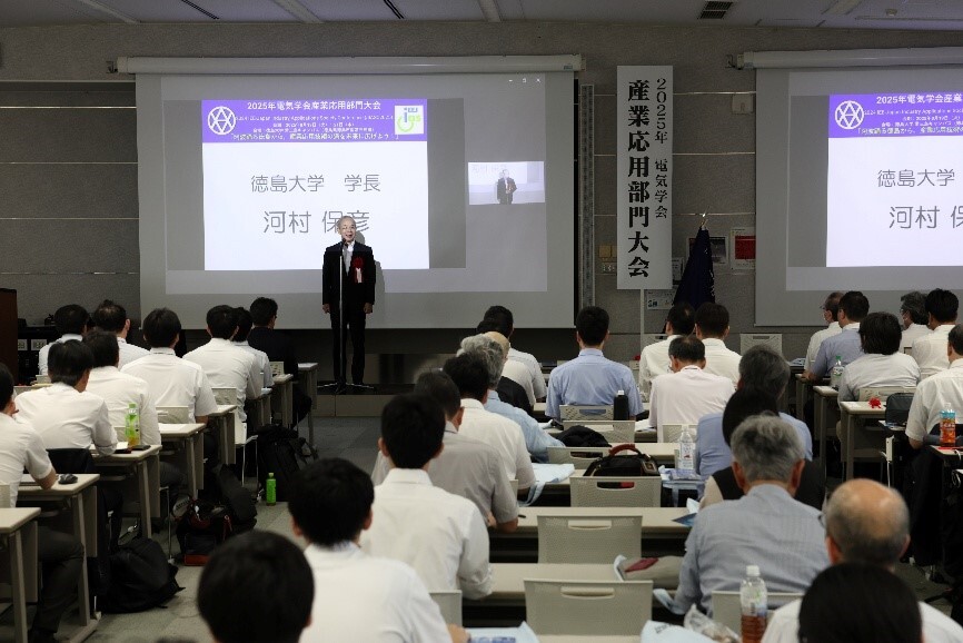 河村学長による開会挨拶の様子
