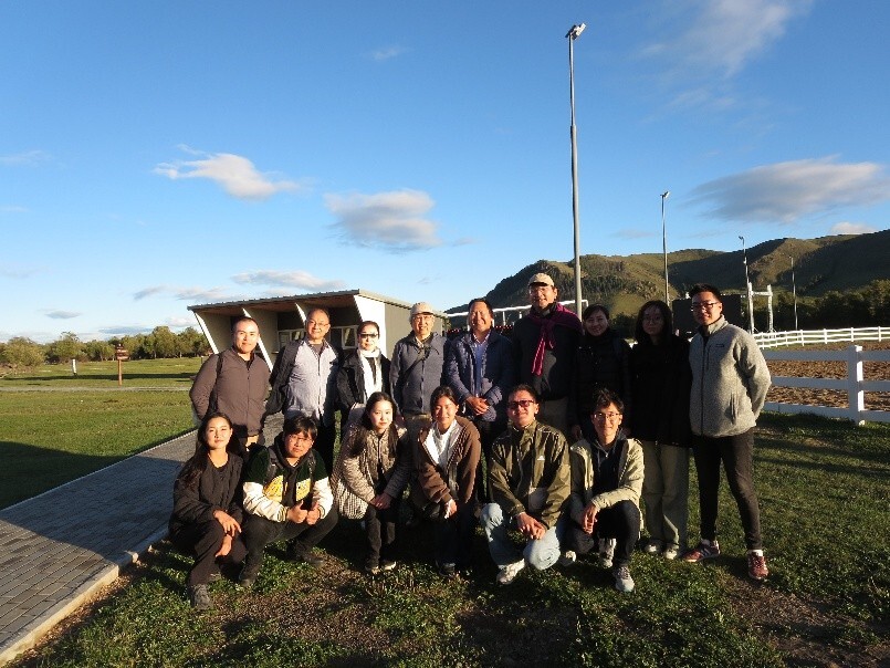 Terelj National Park: Commemorative photo with all participants