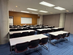 工業会館2Fセミナー室001