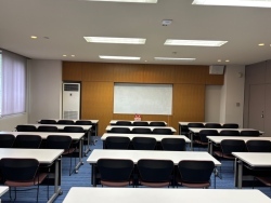 工業会館2Fセミナー室002