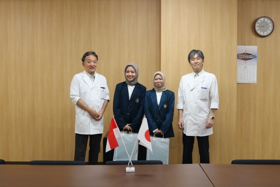学部長室にて.jpg