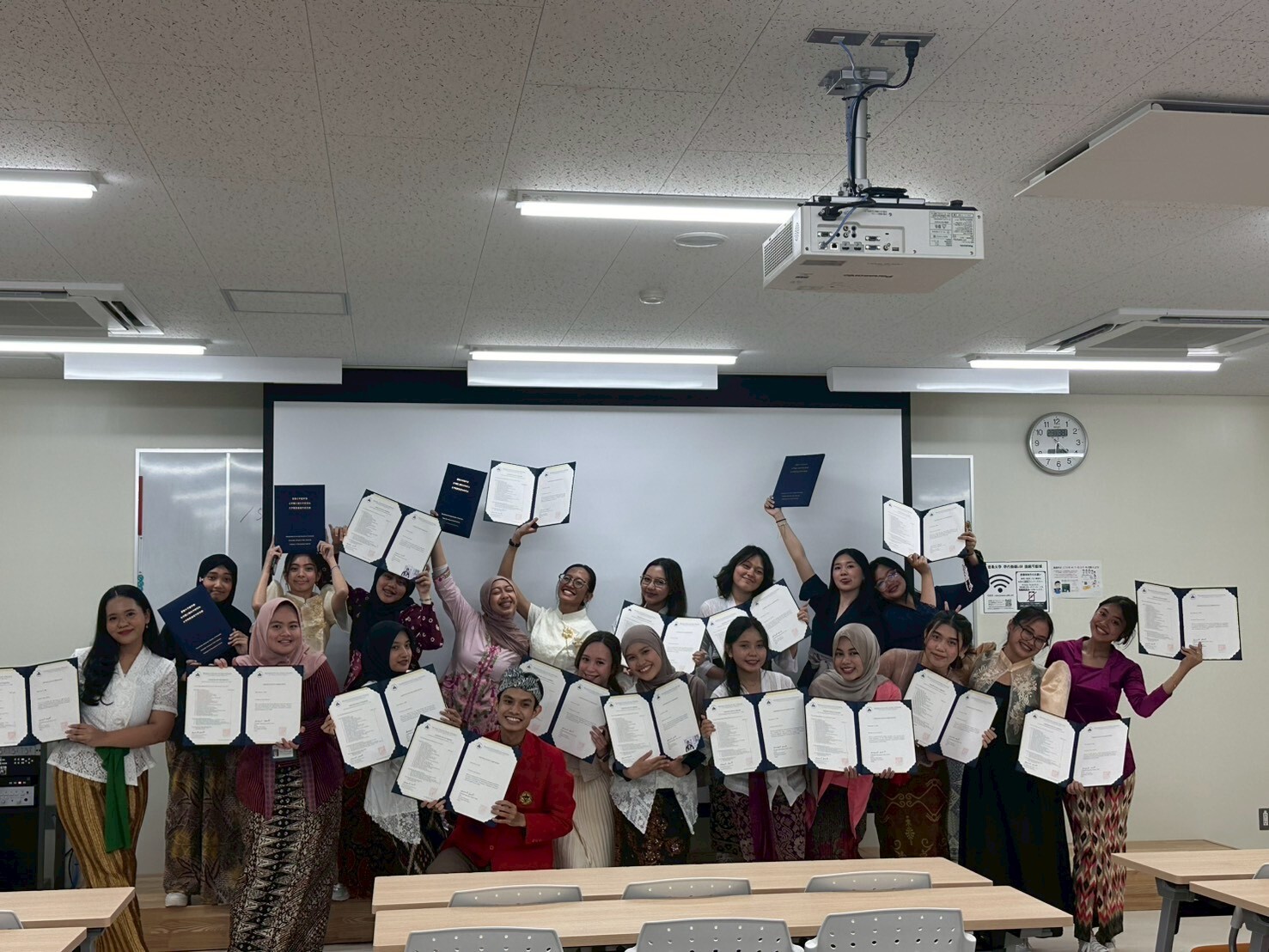 LINE_ALBUM_Day 12_251126_1.jpg