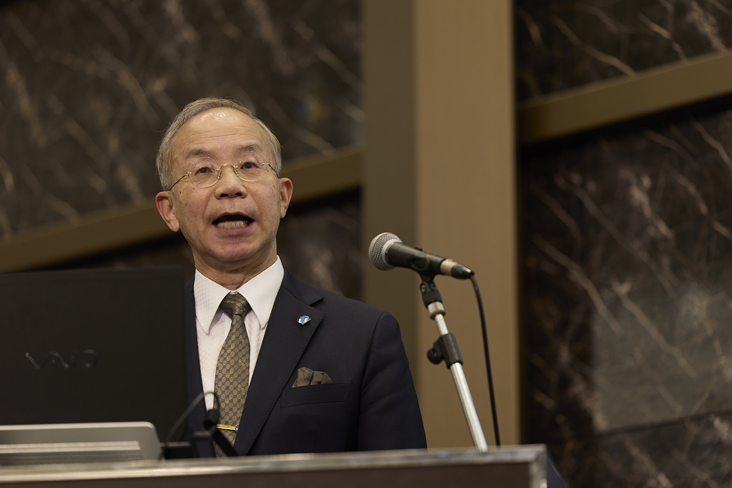 開会挨拶：河村保彦学長