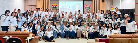 インドネシア・ハサヌディン大学、UNISSULA、ガジャマダ大学の歯学部集合写真
